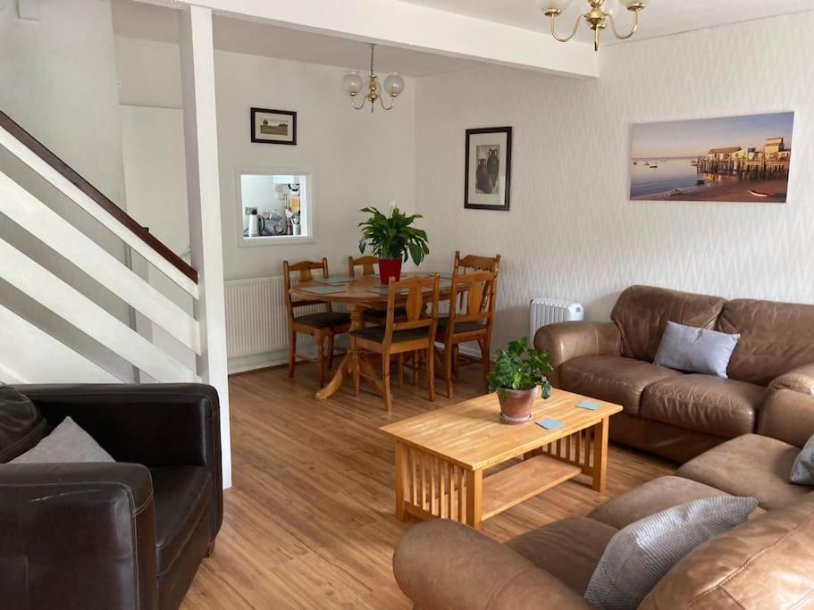 Holiday home Cosy Coastal - 5 Mins Walk From The