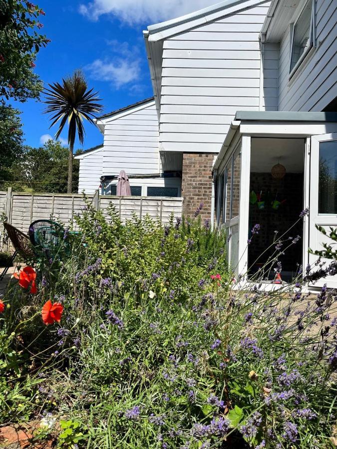 Cosy Coastal - 5 Mins Walk From The *