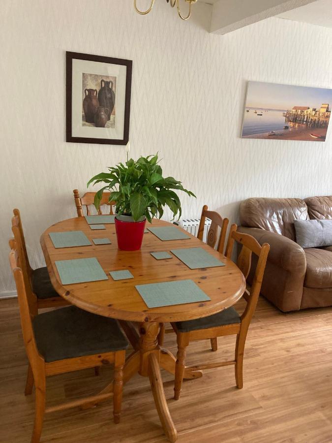 Holiday home Cosy Coastal - 5 Mins Walk From The *