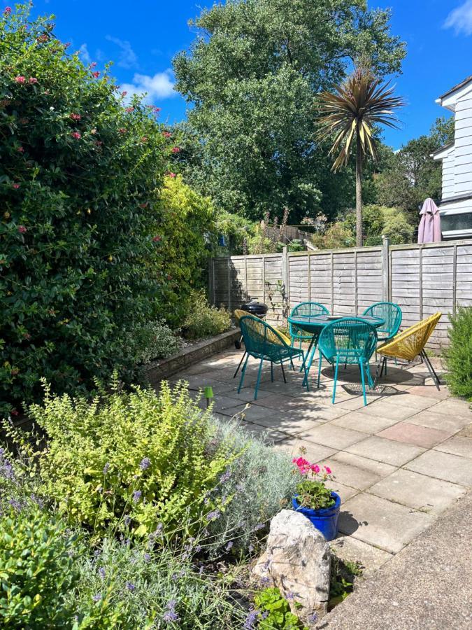 Holiday home Cosy Coastal - 5 Mins Walk From The *