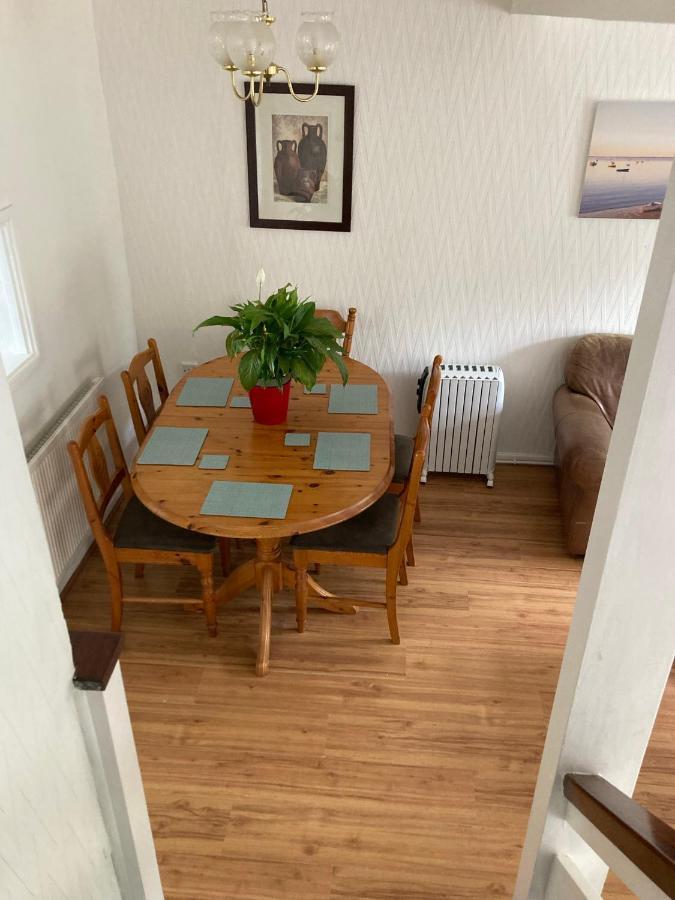 Holiday home Cosy Coastal - 5 Mins Walk From The *